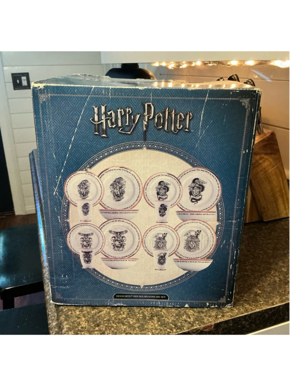 Harry Potter Dishes Hogwarts Houses Dinnerware Dish Set of 16 Pieces BRAND NEW!